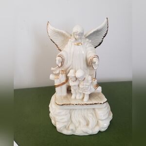 Geo-Zoltan Lefton Guardian Angel Ceramic Figurine Music Box in Cream and Gold